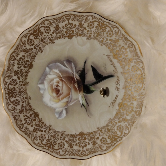 Vintage Lady Diana A Rose Everlasting Musical Plate. - Picture 6 of 6